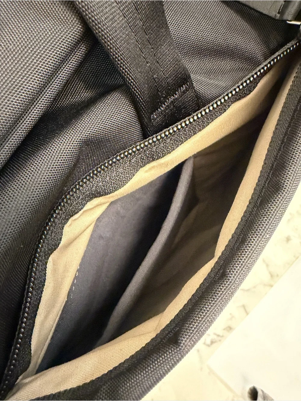 Bellroy System Messenger Bag 16L Black 15” Laptop Work Office Shoulder Tote